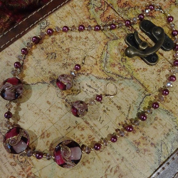 Handcrafted necklace/earring set with a trio of Murano focals - Picture 8 of 9